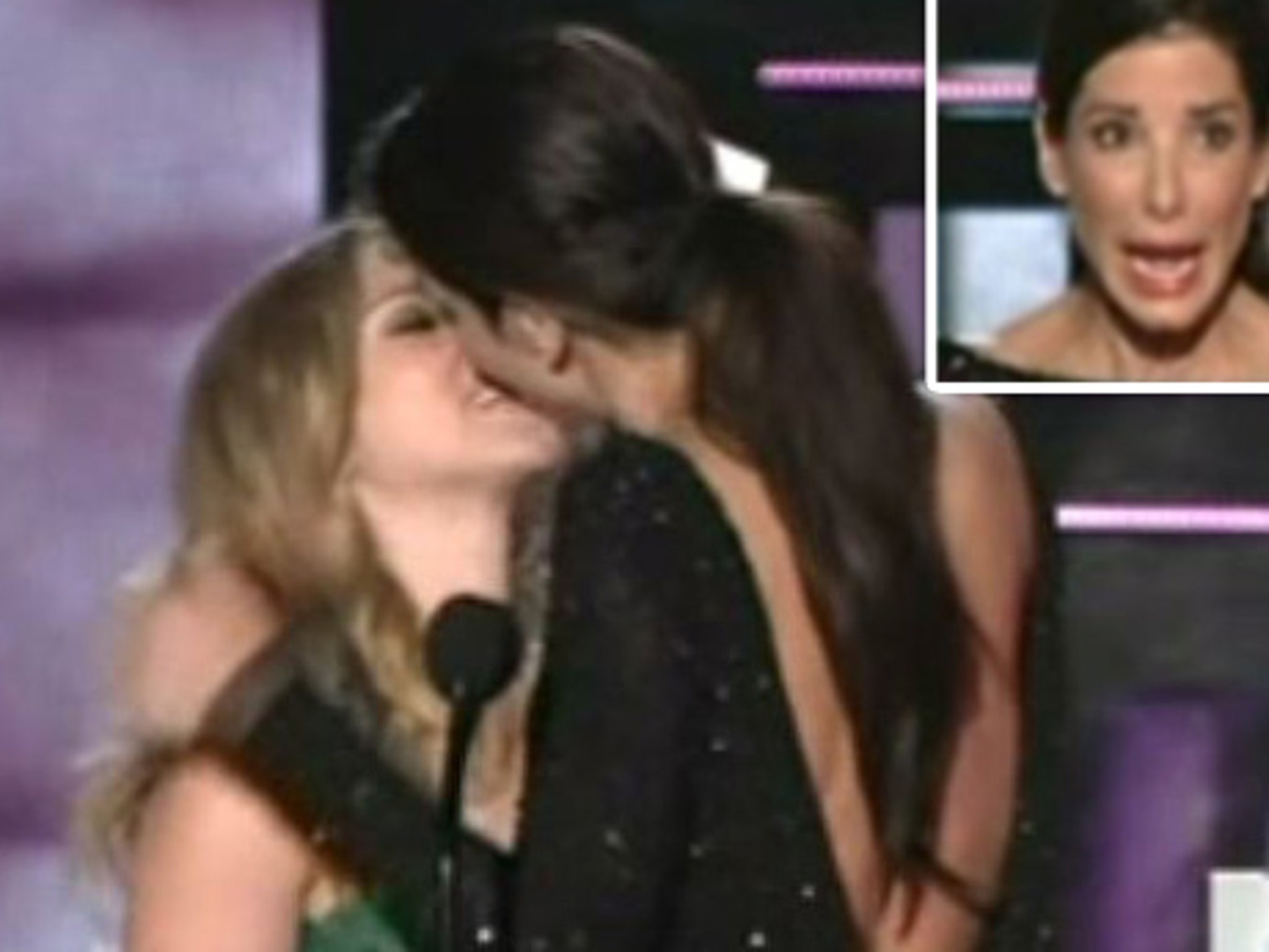 Sandra Bullock Kisses Scarlett Johansson!