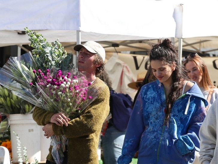 Jeremy Allen White and Rosalía Shop Together at Farmers Market