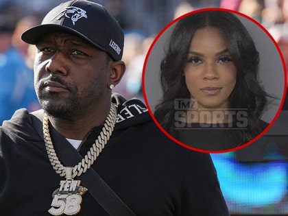 Thomas Davis kelly davis mug getty comp