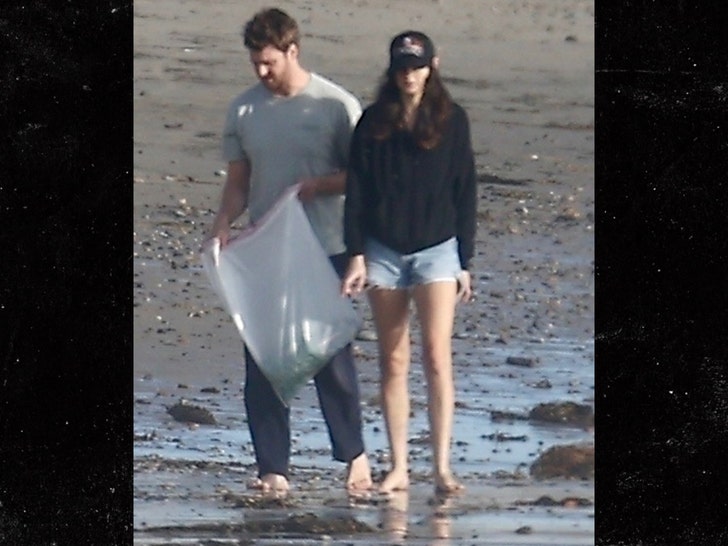 Romy Reiner beach cleaning on New Year’s Day backgrid