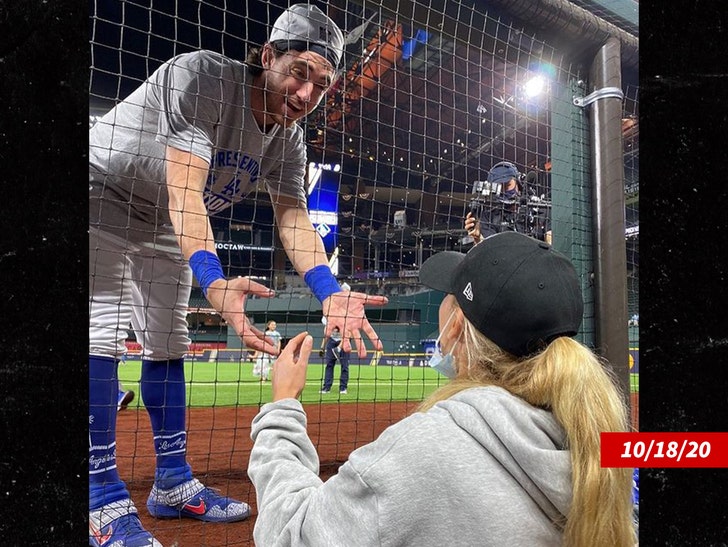 Cody Bellinger's Model Girlfriend Reveals Couple Is Pregnant, 'Ay