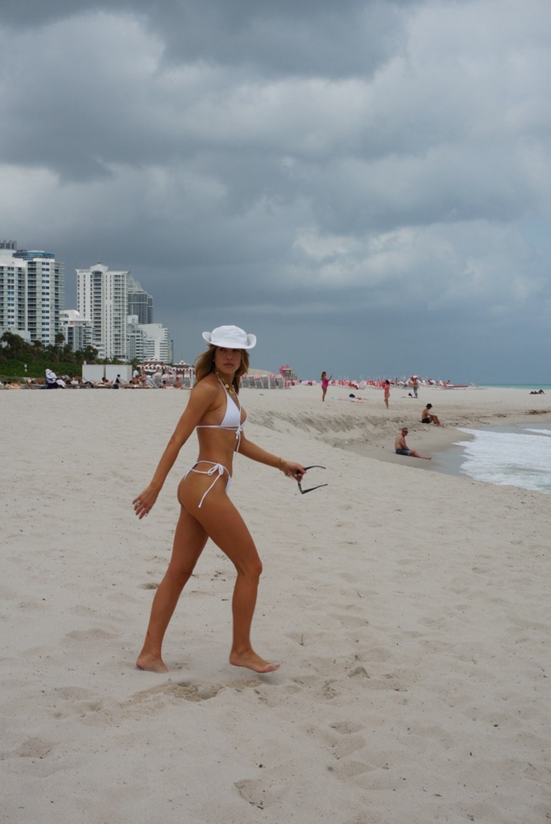 0501 Valentina Ferrer Hot Shots 1