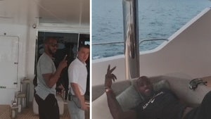 Dwyane Wade -- Banana Boat Pic Immortalized ... With Wacky Snapchat Filter (VIDEO)