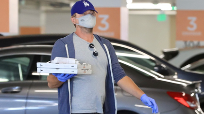 Leonardo DiCaprio and Camila Morrone are still going strong ... and pizza only makes things better.