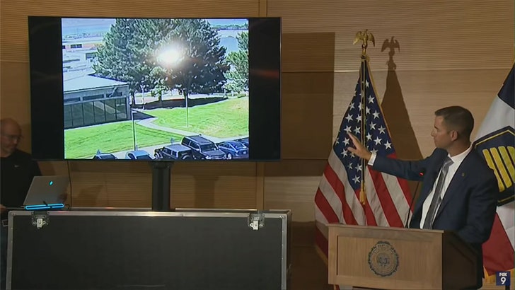 091125_press_conferences_shooter_escaping_kal