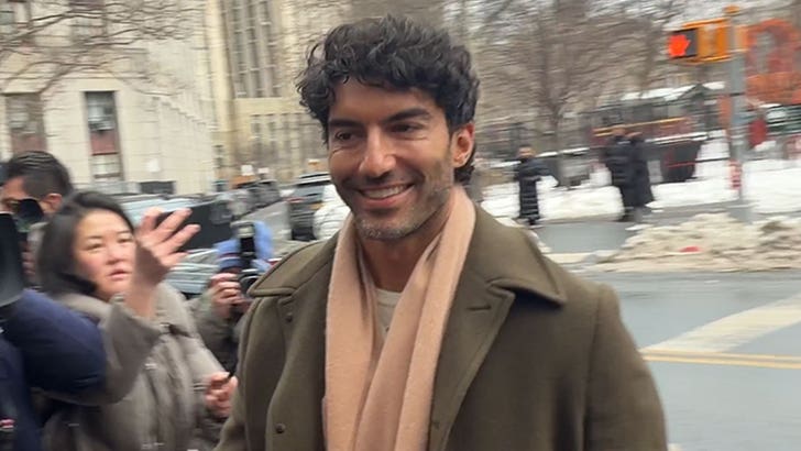 021126_justin_baldoni_col