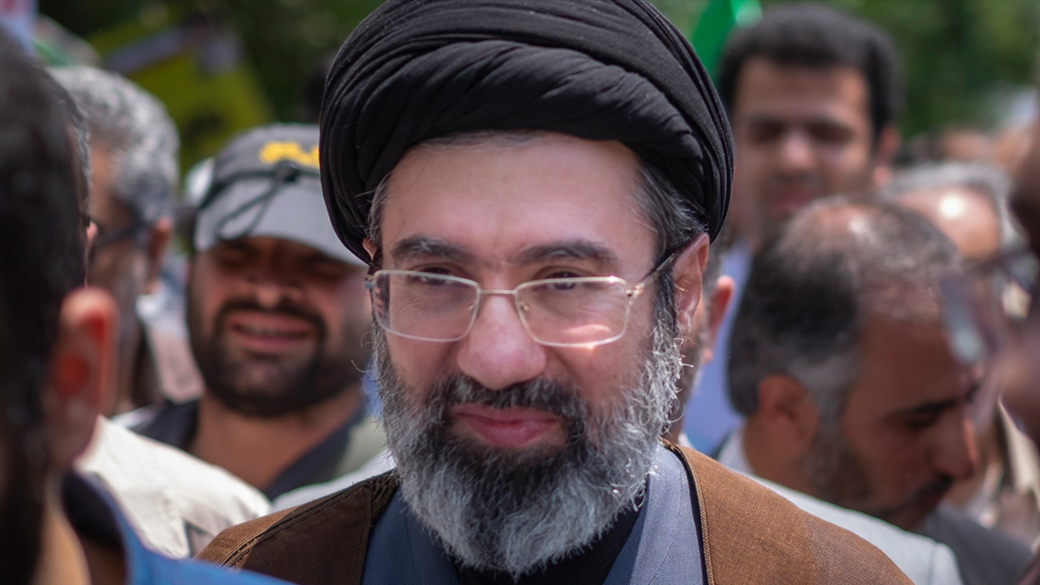 Trump lacht, nachdem ihm gesagt wurde, Irans neuer oberster Führer könnte schwul sein: Bericht