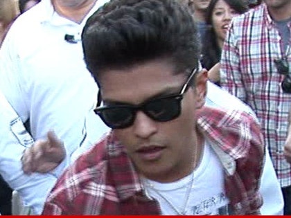 0602_Bruno-Mars_tmz