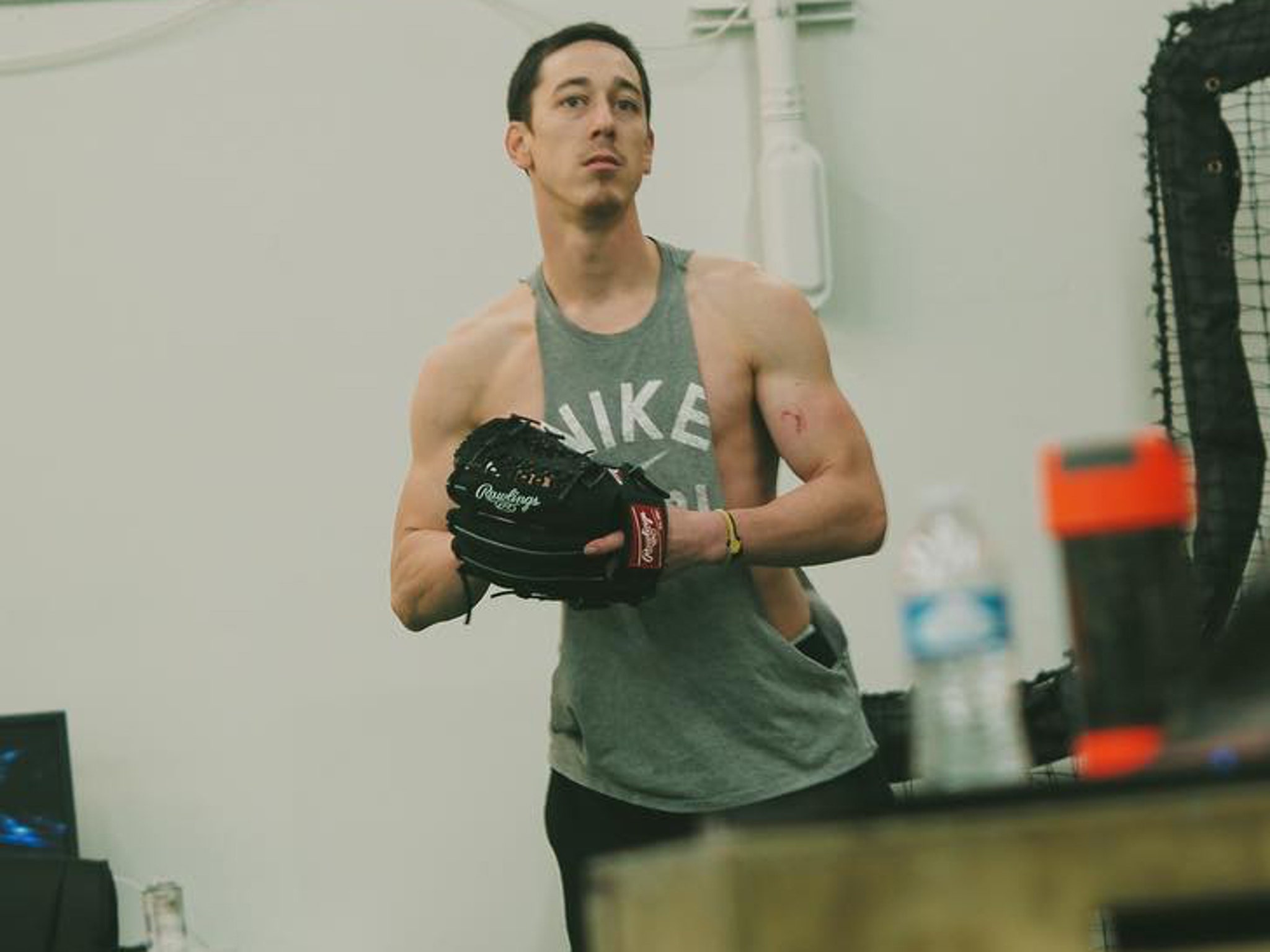 Tim Lincecum imposter scams jerseys from Ravens tight end