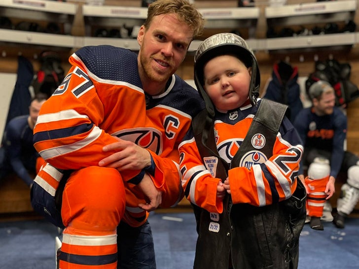 6-Year-Old Oilers Super Fan Ben Stelter Dies After Cancer Battle.jpg