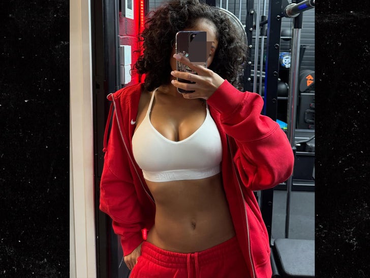 Celebrity Workout Bods -- Guess Whose Gym Selfie!