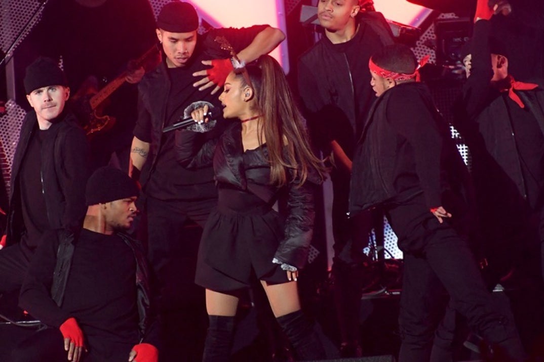 0302_ariana_grande_performance_18