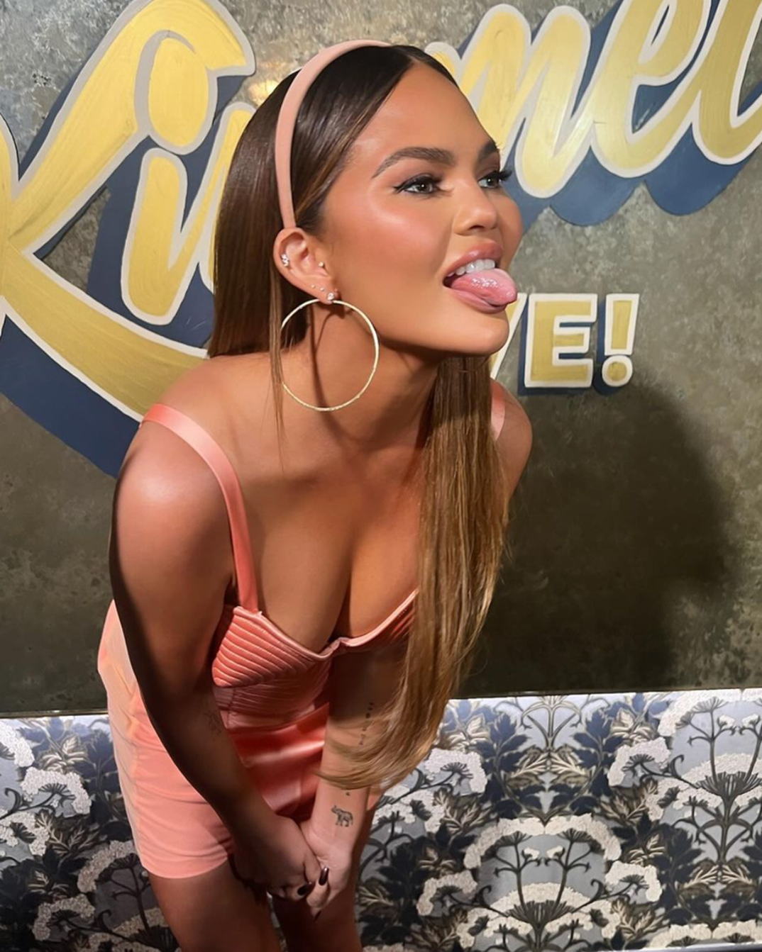 0618 Chrissy Teigen Hot Shots 0