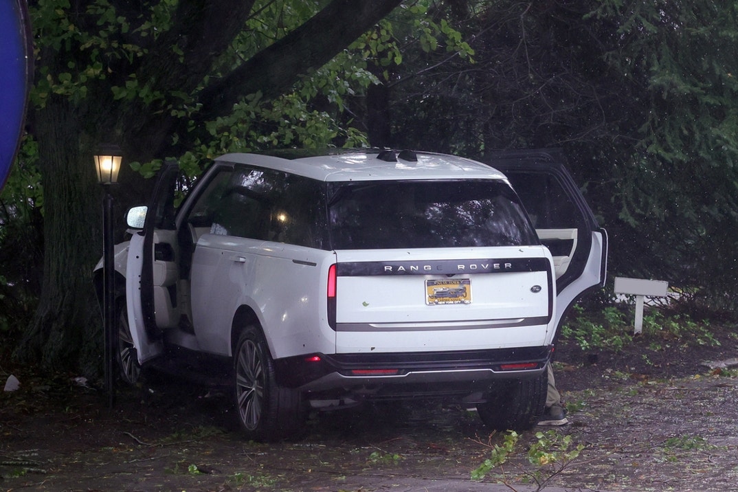 Alec Baldwin Range Rover Crash 0