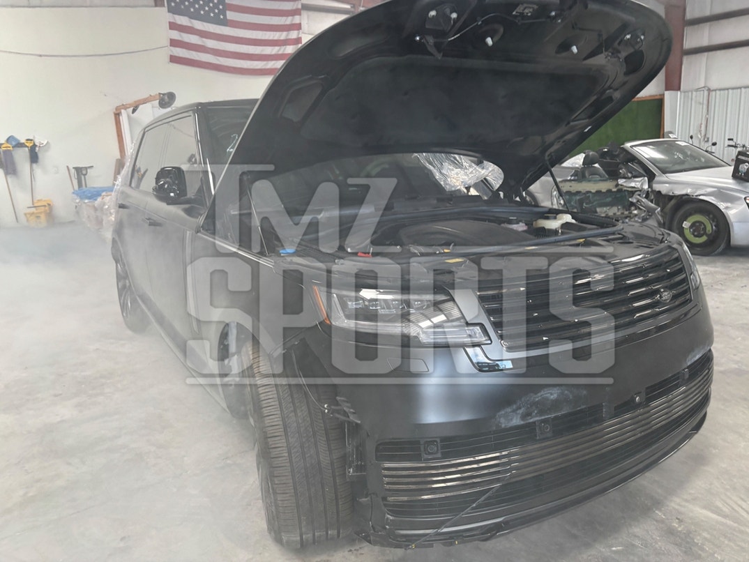 Tiger Woods Car Crash Aftermath Photos 10