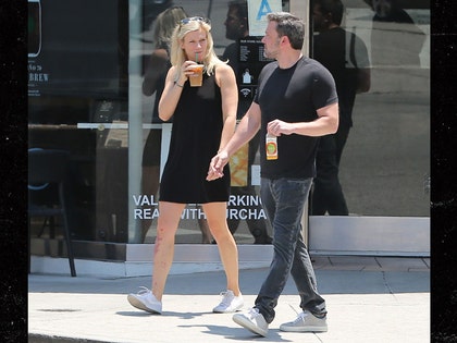 0710-Ben-affleck-lindsay-shookus-coffee-X17Online-com