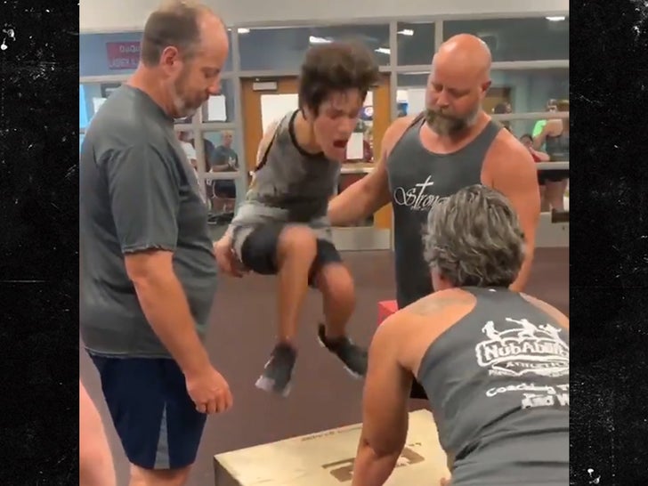 14 Year Old With No Arms Makes Incredible Box Jump