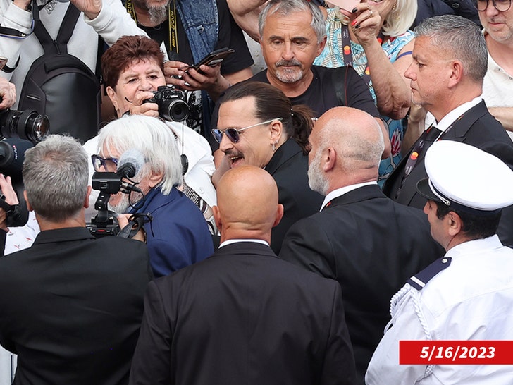 Amber Heard İspanya'da Barışçıl Bir Günün Keyfini Çıkarıyor, Johnny Depp Cannes'ın Tostu