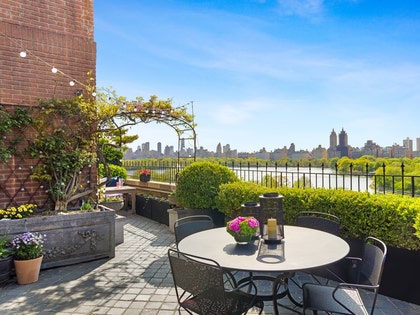 Barbara Corcoran Lists New York Apartment photos 18