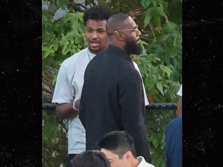 0523-LeBron-James-Familie-Aatends-Bryce-James-Graduation-Ceremony-Primary-3