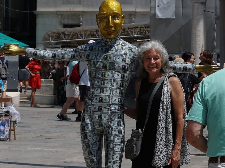 0624-Bezos-Money-Statue-SUB