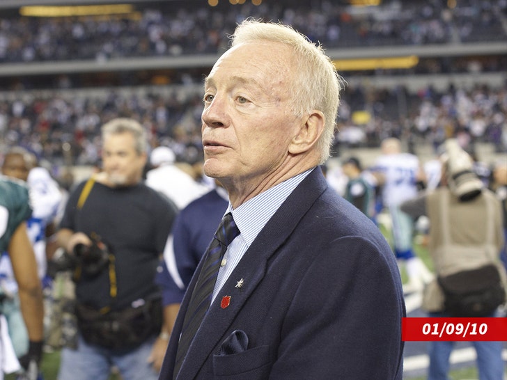 Jerry-Jones-Sub-Cle-1