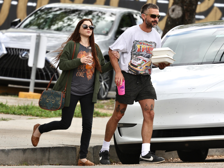 namorada de Shia Lebeouf, Nola Backgrid