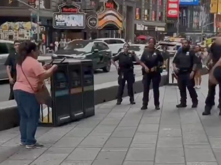 A woman reportedly confronted NYPD officers while holding two knives, shortly after she allegedly stabbed multiple people, according to police reports. The scene remains active 2