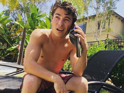 Blake-Woodruff-shirtless-shots-08