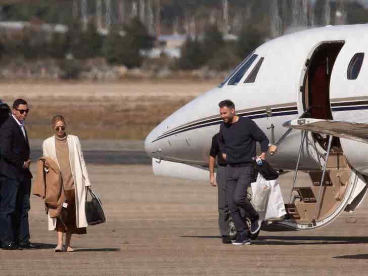 1018 Jennifer Lawrence Cooke Maroney arrving to Rhode Island on private jet splash