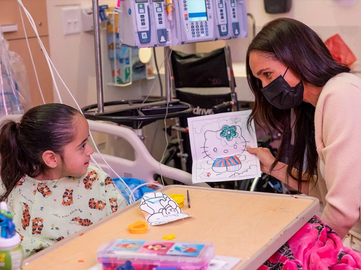 meghan markle visits childrens hospital 4