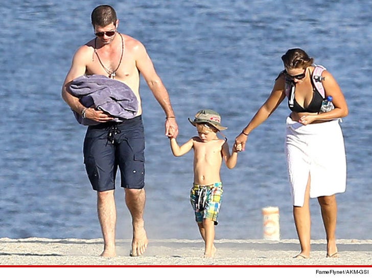 Robin Thicke -- That's My Nanny Stupid :: 0805-robin-thicke-with-nanny-fameflynet-akm-gsi-2