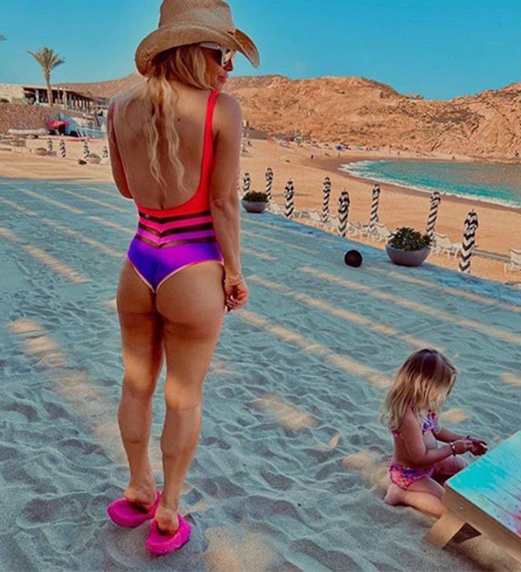 Life's a beach for Jessica Simpson on her sexy escape to Cabo!🔥 (📷:  @jessicasimpson)