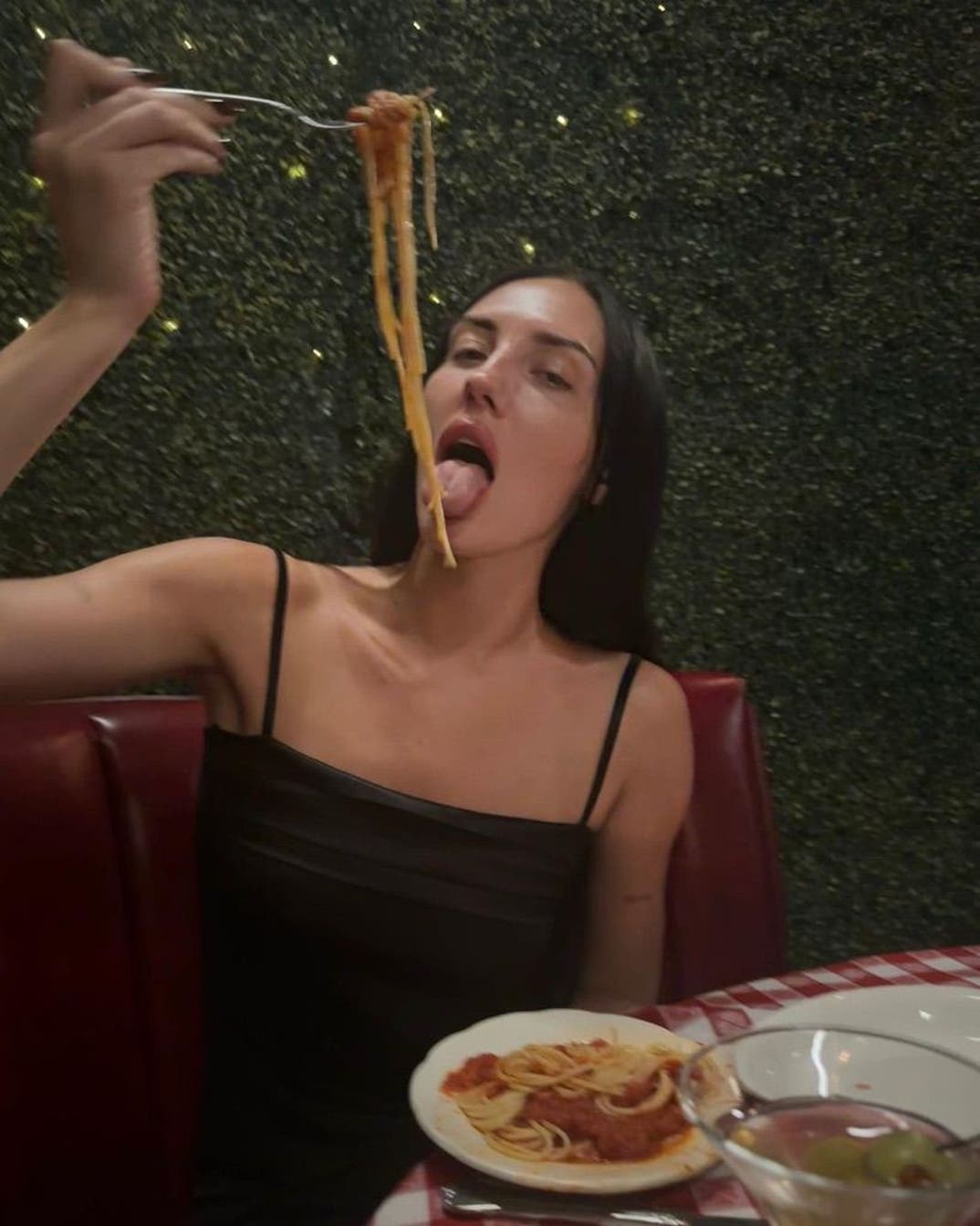 Hot Celebrity Noods – Babes Eating Pasta!