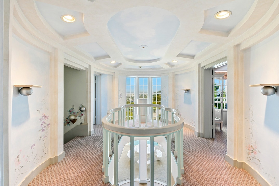 Richard Simmons Home Sale 37