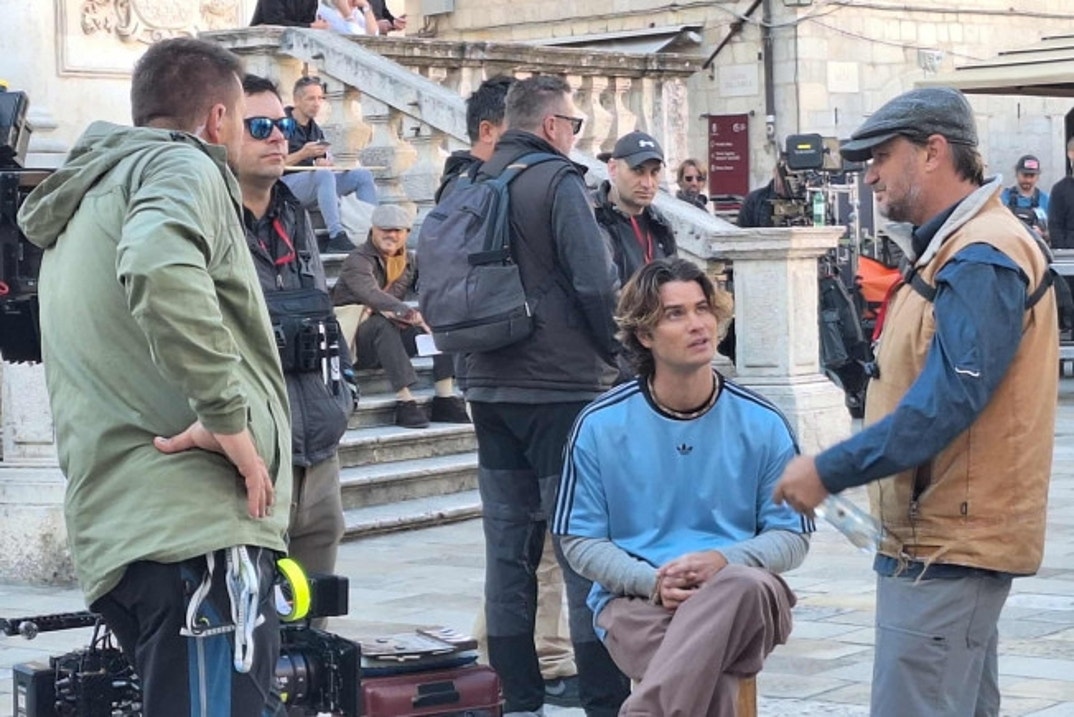 On Set of Outer Banks 11