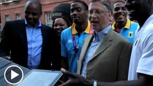 Bill Gates -- iPad Photo Ops ... No Problem!!