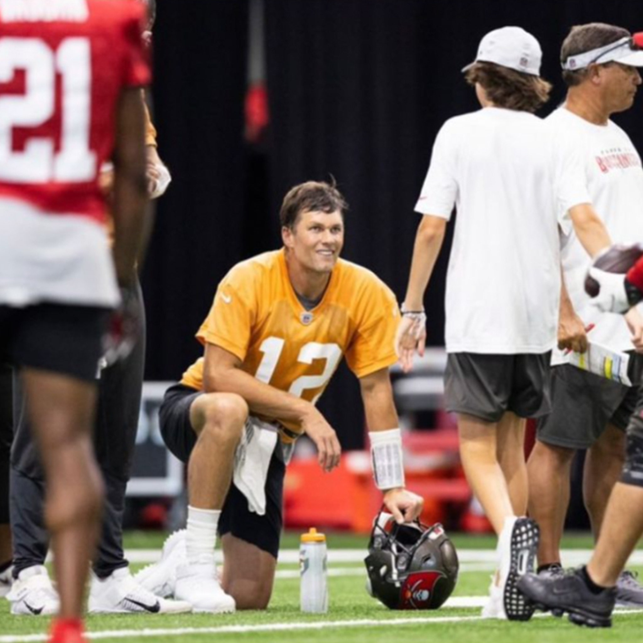 Tom Brady S Son Gets Ball Boy Gig At Buccaneers Practice