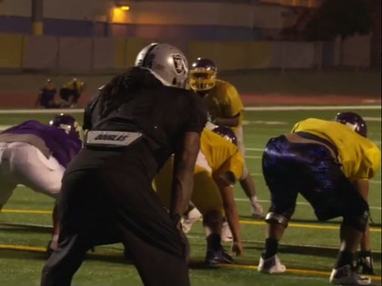 1026-marshawn-lynch-high-school-football-practice-01