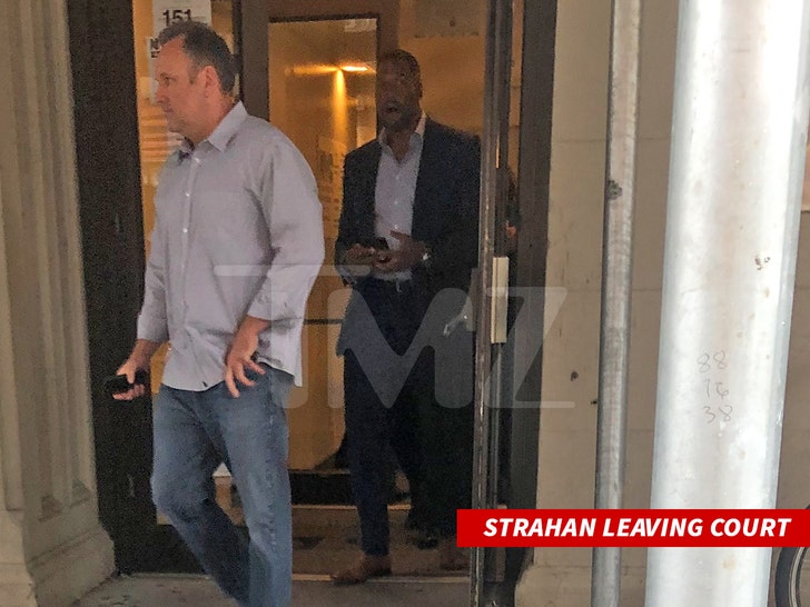 0916 michael strahan leaving courthouse tmz02