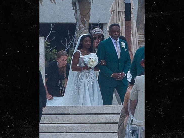 Simone Biles and Jonathan Owens tie the knot in Cabo San Lucas sub