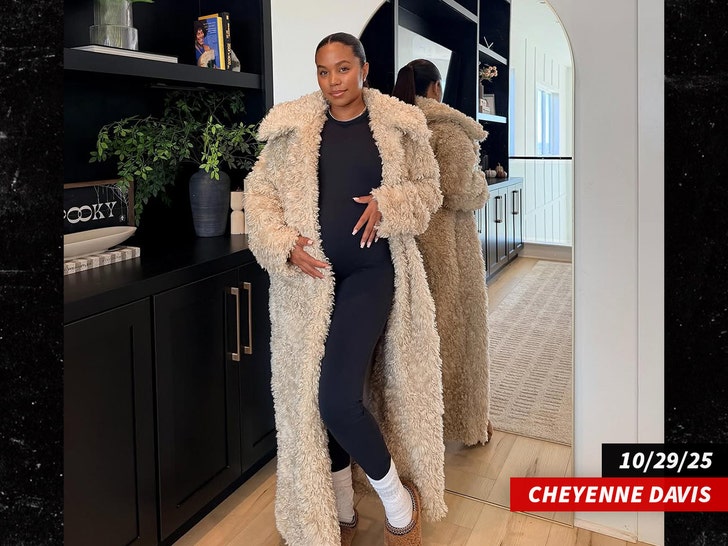 Cheyenne Davis sub insta swipe