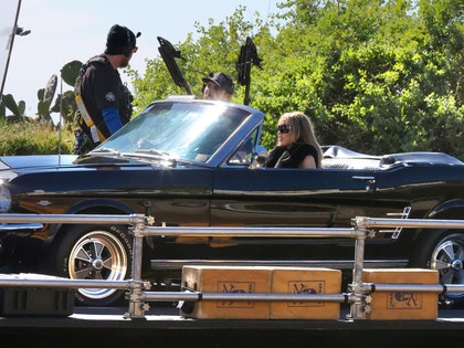 miley-cyrus-gallery-launch-backgrid-1