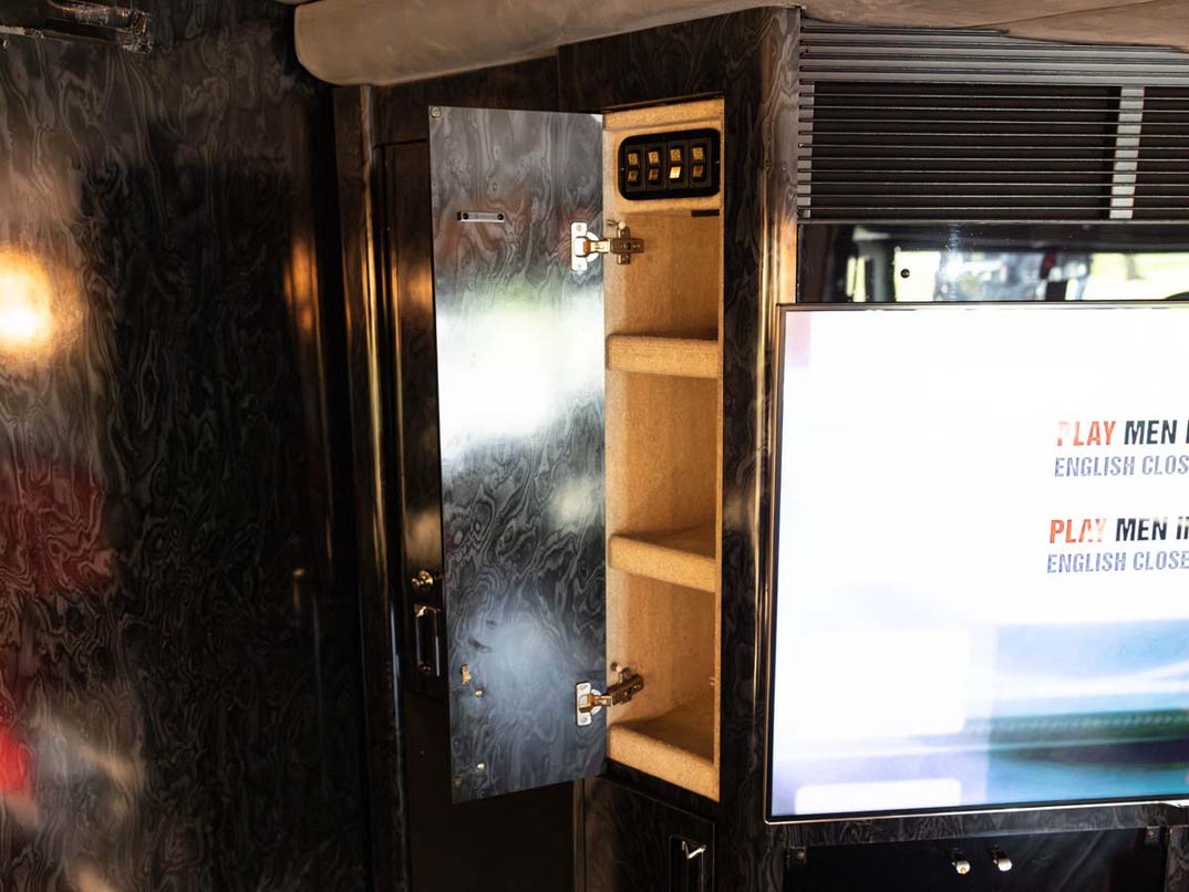 1998_prevost_marathon-xl_123-03299-scaled