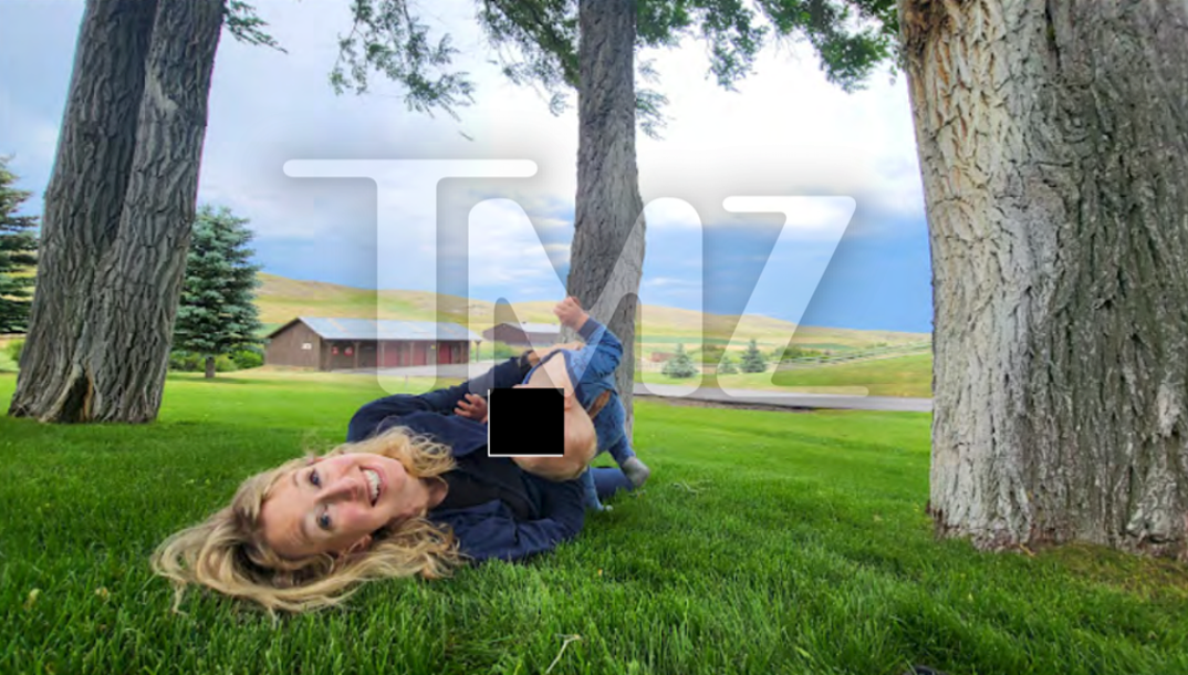 Elizabeth Holmes Photos 15