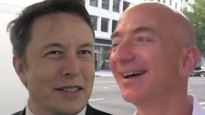 Jeff Bezos Gives Elon Musk Advice on Would-Be Twitter Homeless Shelter
