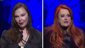 Wynonna & Ashley Judd Attend Country HOF Ceremony After Mom Naomi's Death