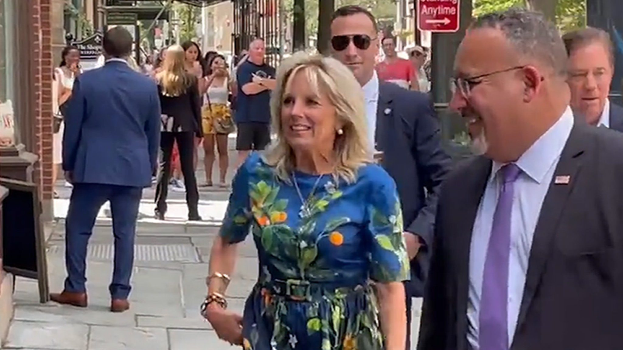 First Lady Jill Biden dankt Heckler dafür, dass er Joe den „schlechtesten Präsidenten“ genannt hat