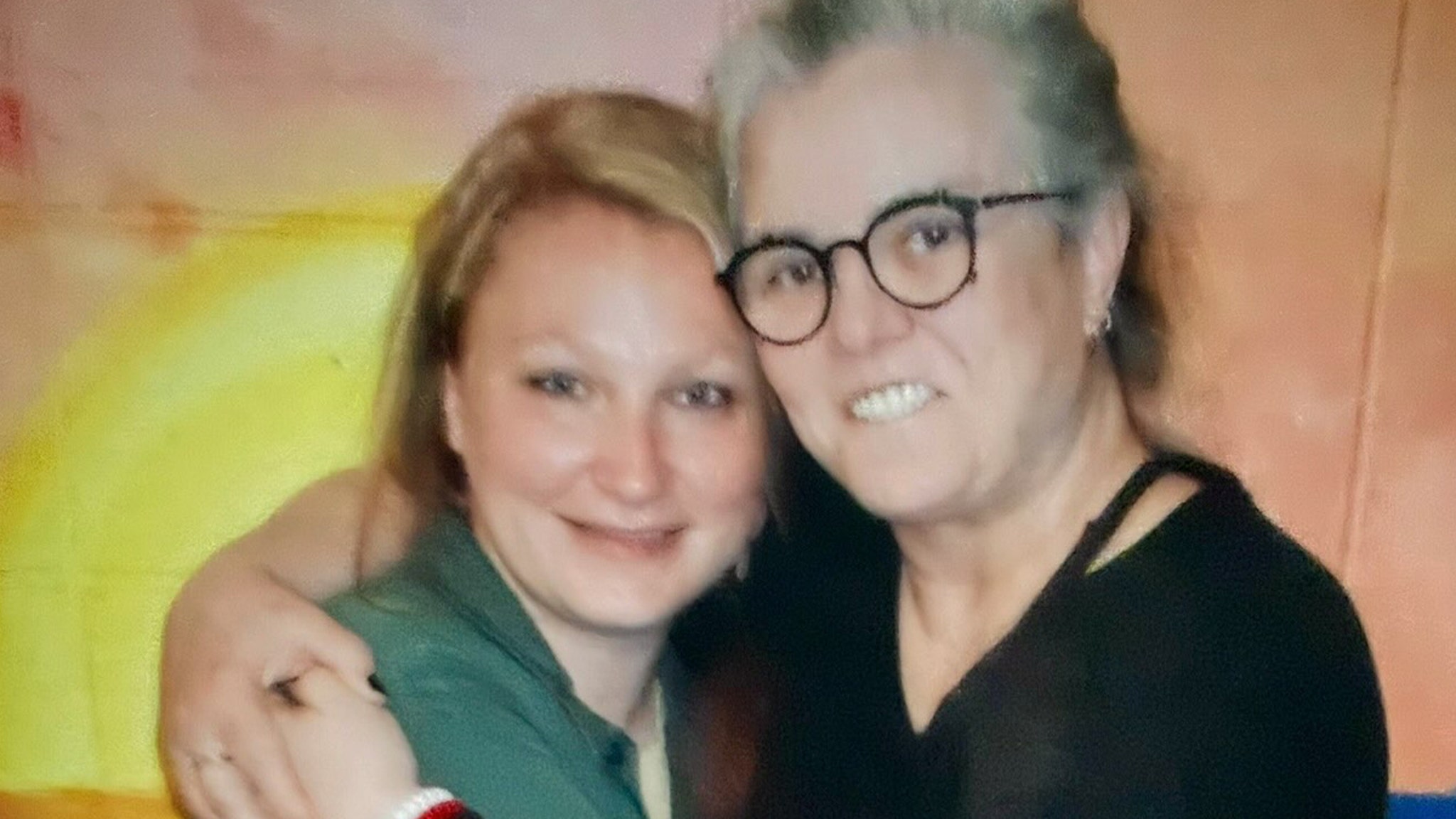 Rosie O'Donnell & Daughter on Good Terms as Chelsea Texts from Jail