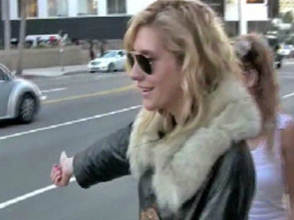 Ke$ha_hitchhiking